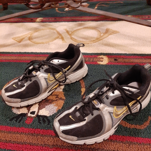 mens black and yellow nike shoes